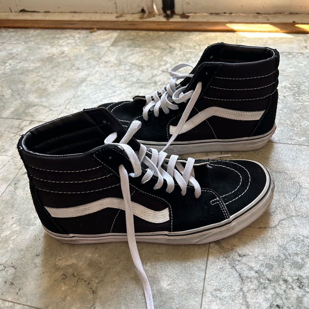 Vans Sk8-Hi Classic Black & White Skate Shoes, Men’s Size 10.5, Women’s Size 12